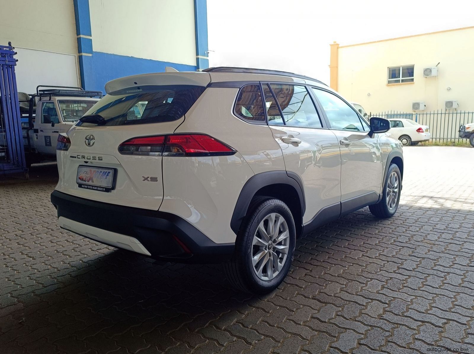 2025 Toyota Corolla Cross XS pictures