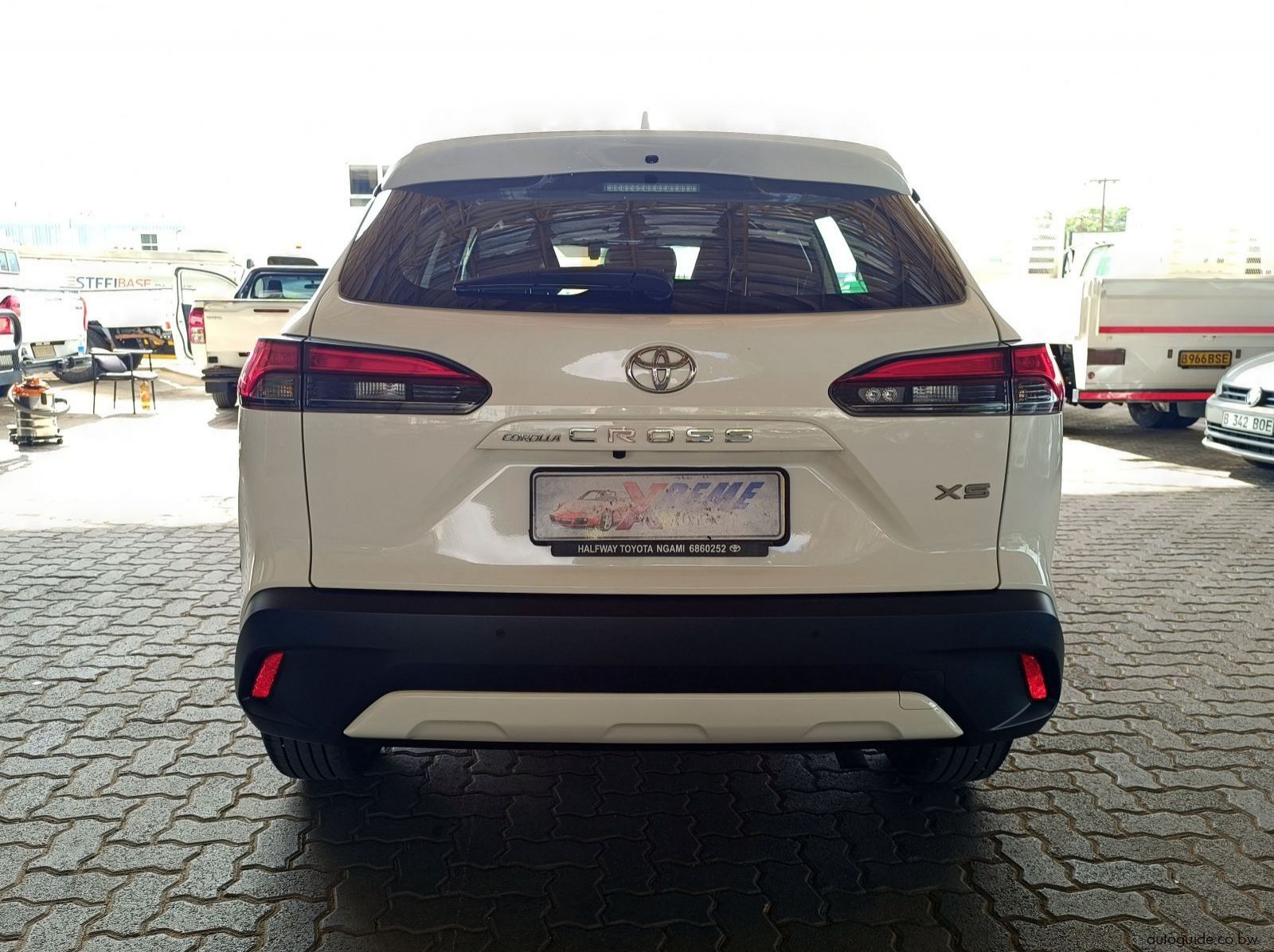 2025 Toyota Corolla Cross XS pictures