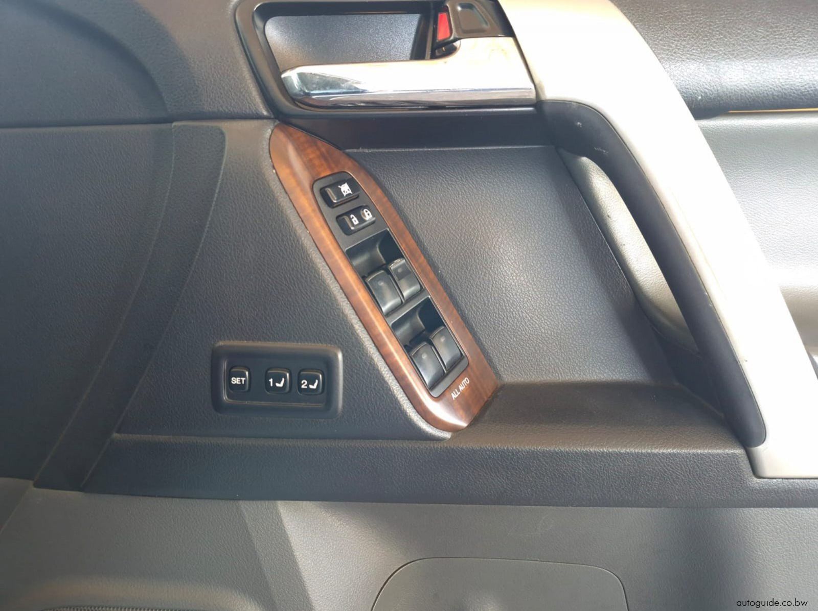 2013 Toyota Prado 3.0 D4D pictures