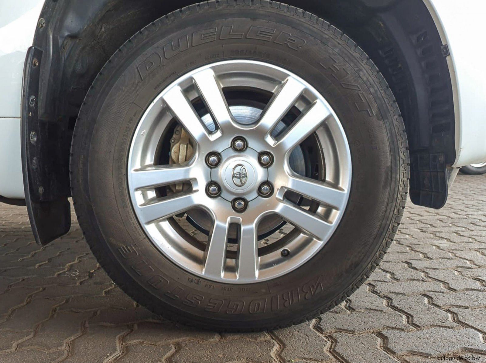 2013 Toyota Prado 3.0 D4D pictures