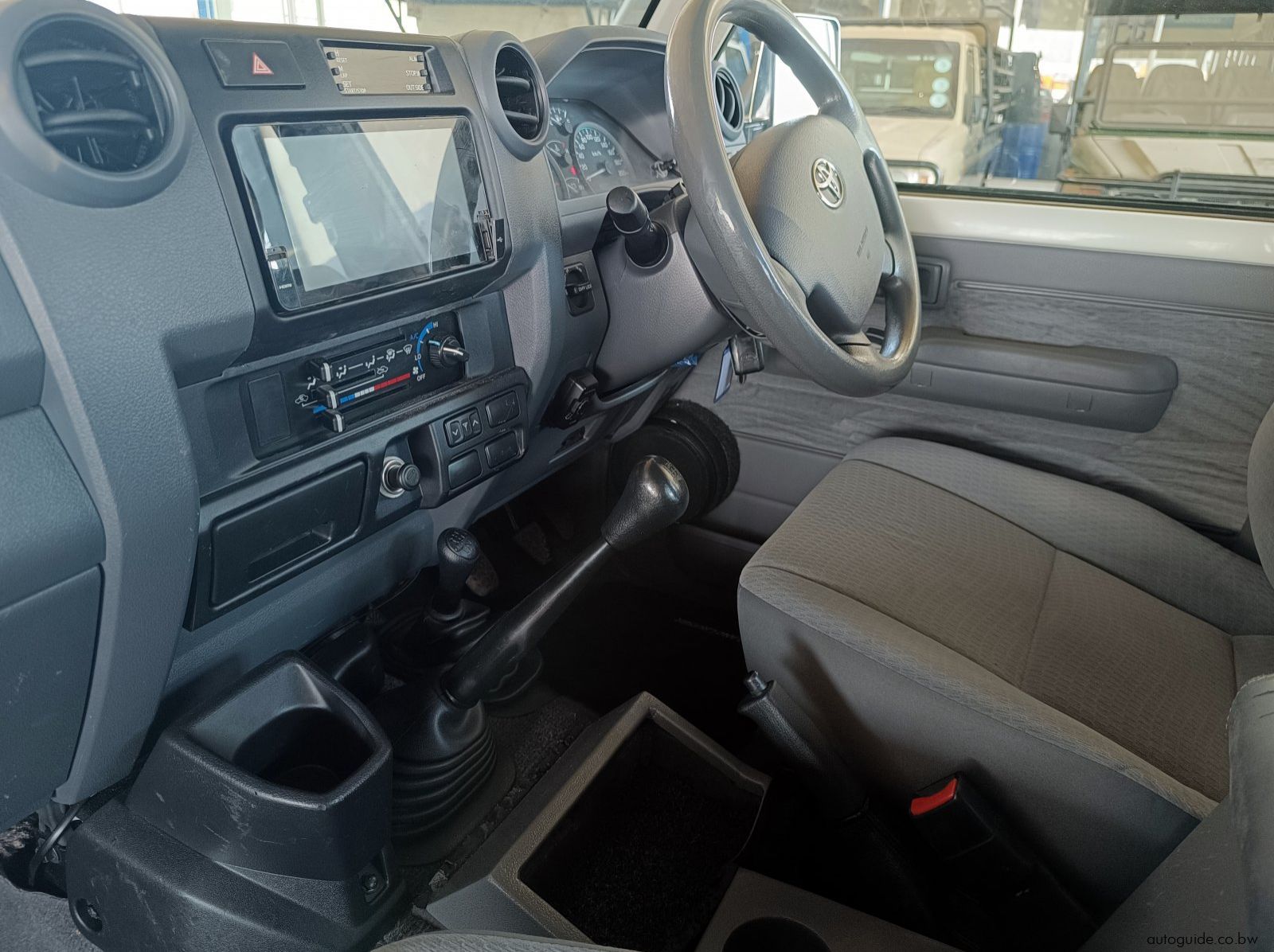 2020 Toyota Land Cruiser 4.5 V8 LX pictures