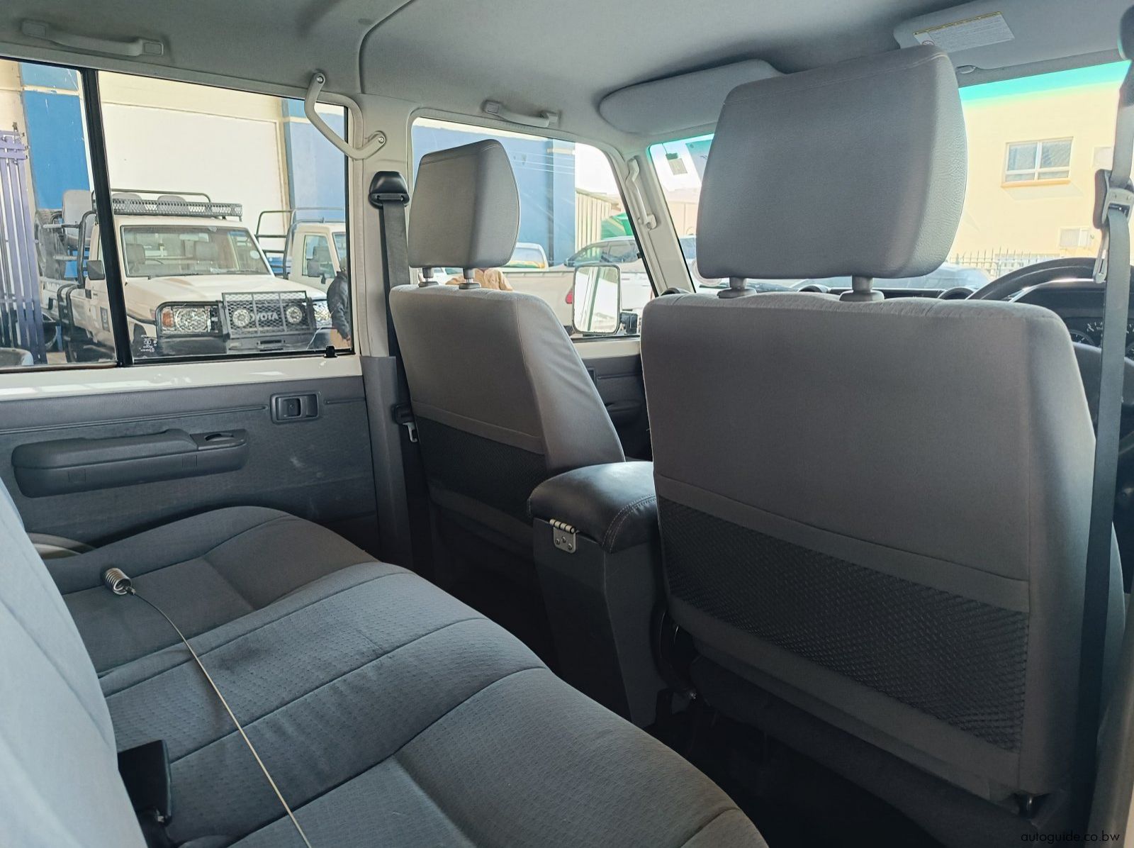 2020 Toyota Land Cruiser 4.5 V8 LX pictures