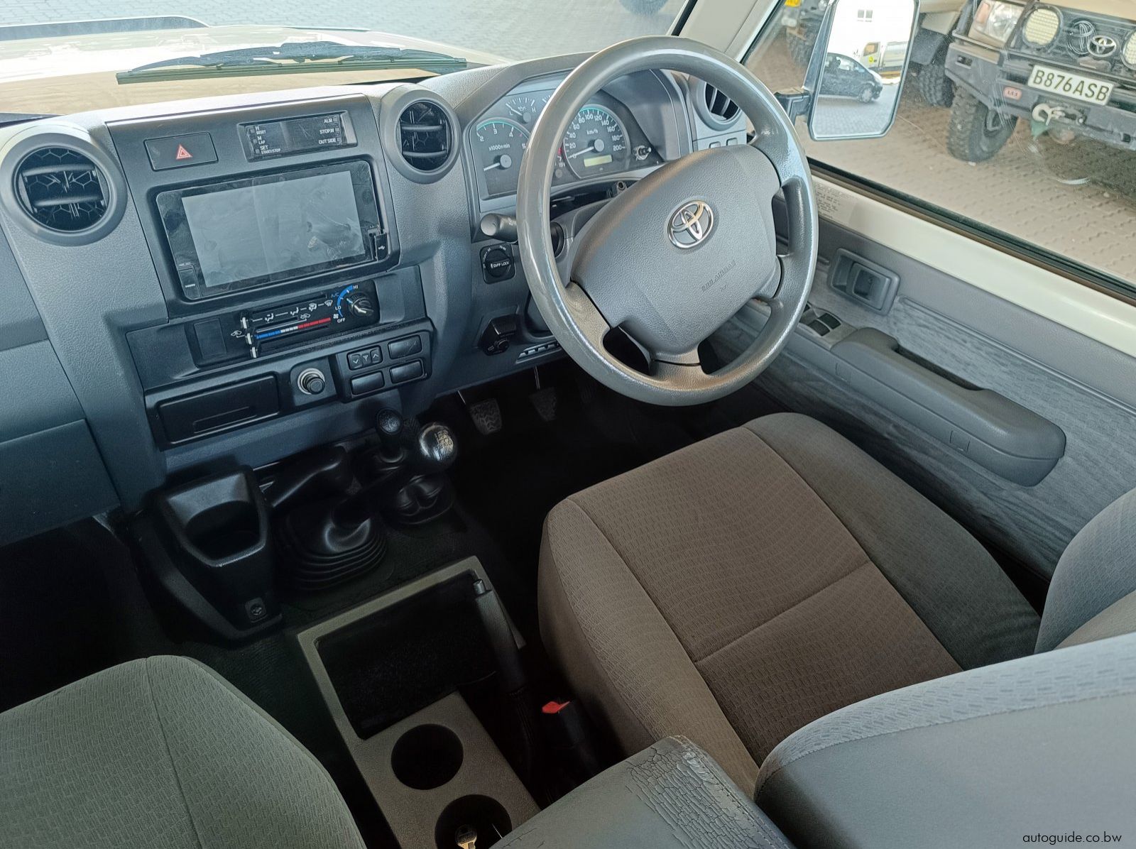 2020 Toyota Land Cruiser 4.5 V8 LX pictures