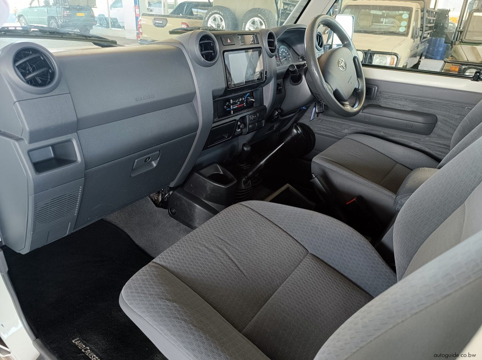 2020 Toyota Land Cruiser 4.5 V8 LX pictures