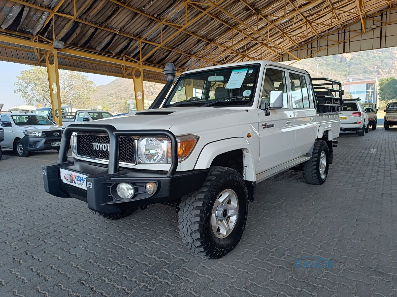 2020 Toyota Land Cruiser 4.5 V8 LX pictures