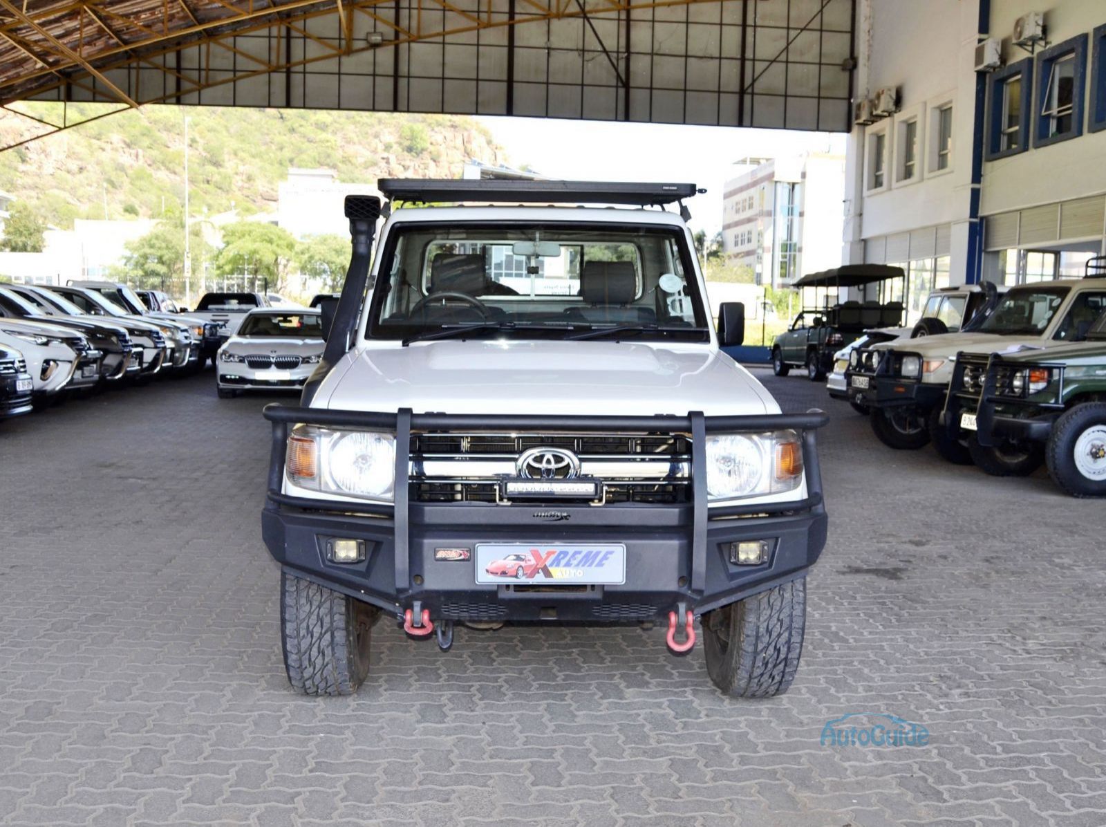 2016 Toyota Land Cruiser pictures