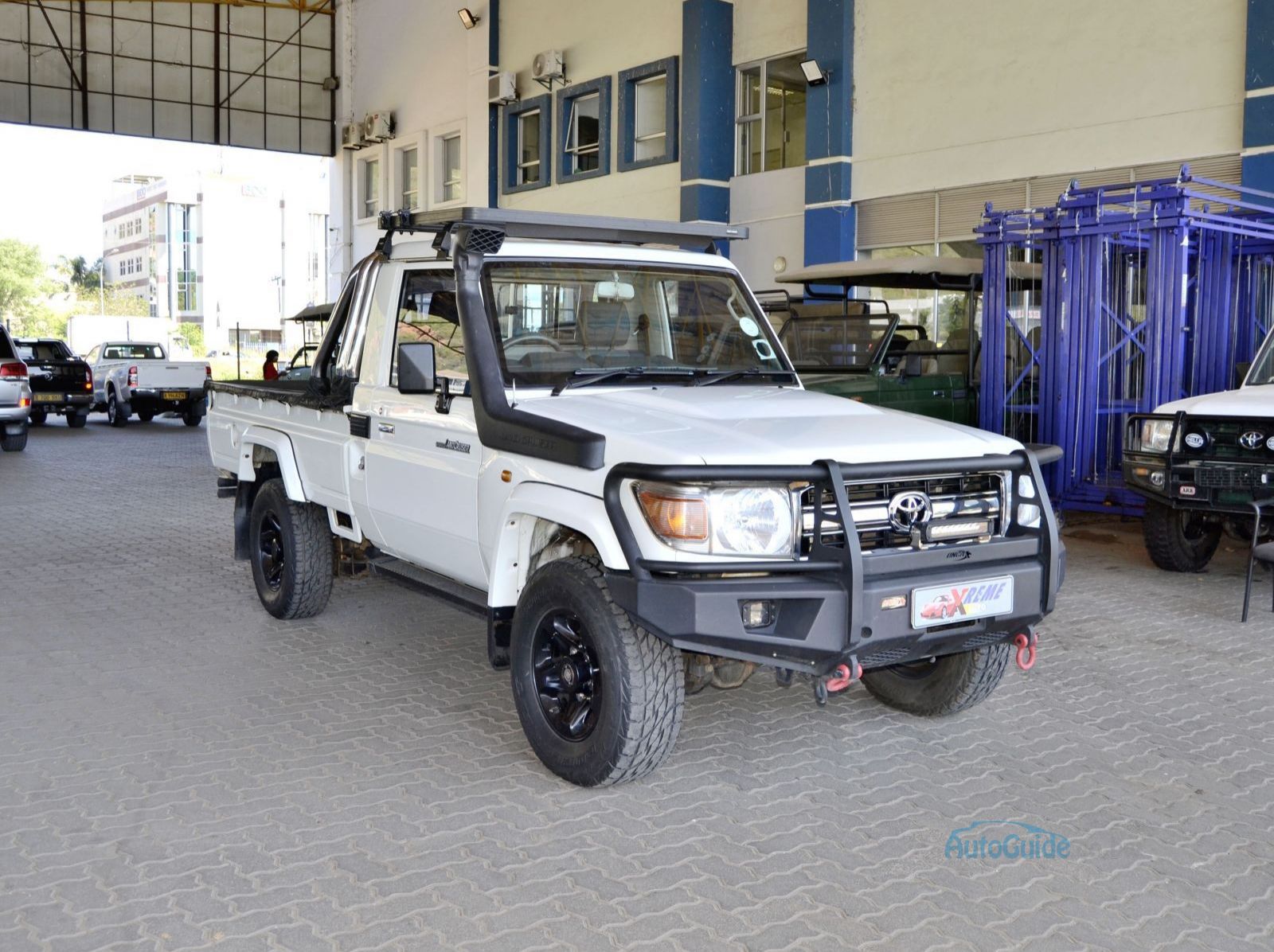 2016 Toyota Land Cruiser pictures