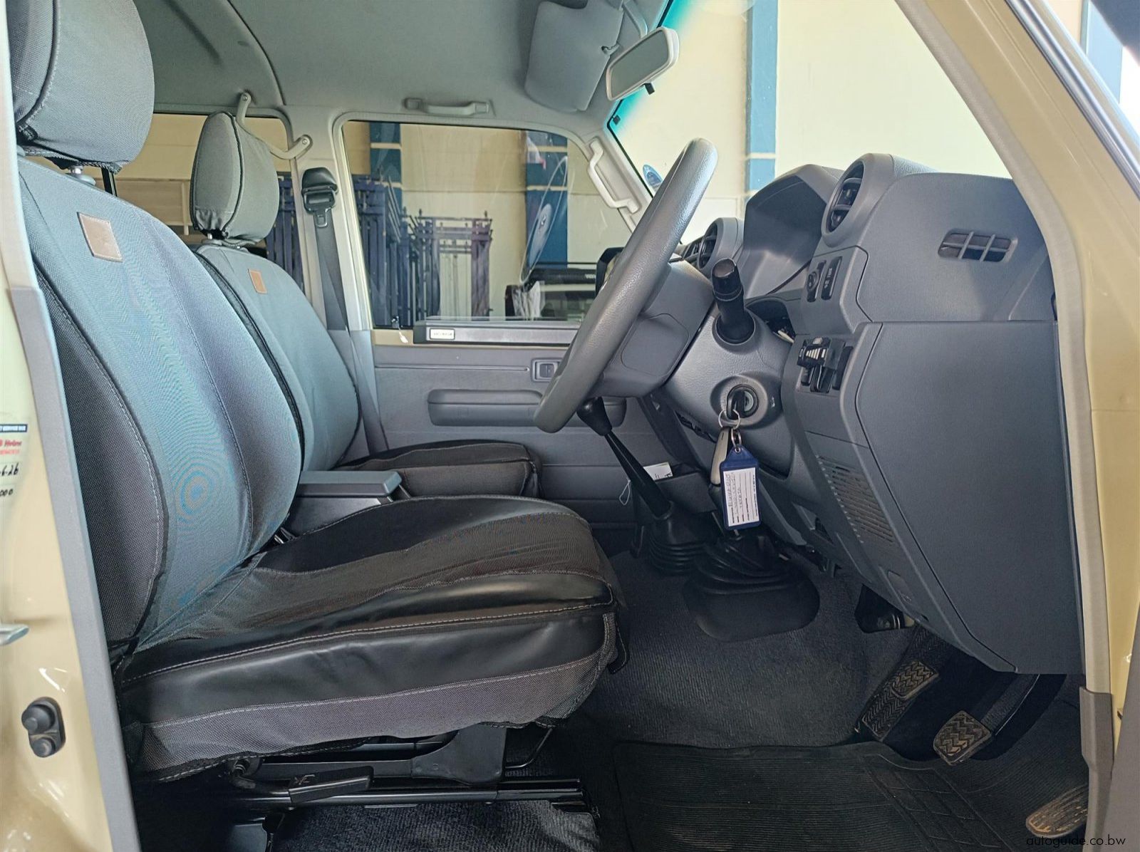 2020 Toyota Land Cruiser 4.5 V8 LX pictures