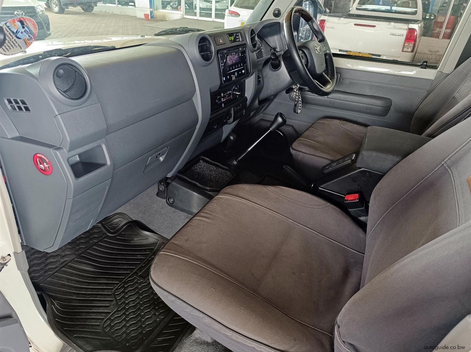 2020 Toyota Land Cruiser 4.5 V8 LX pictures