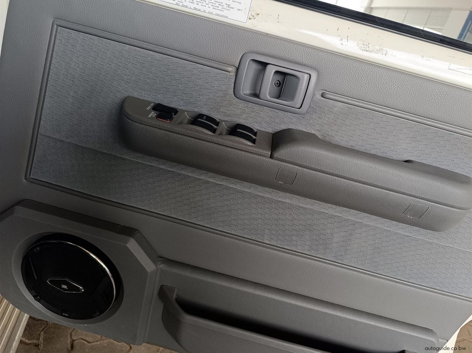 2020 Toyota Land Cruiser 4.5 V8 LX pictures
