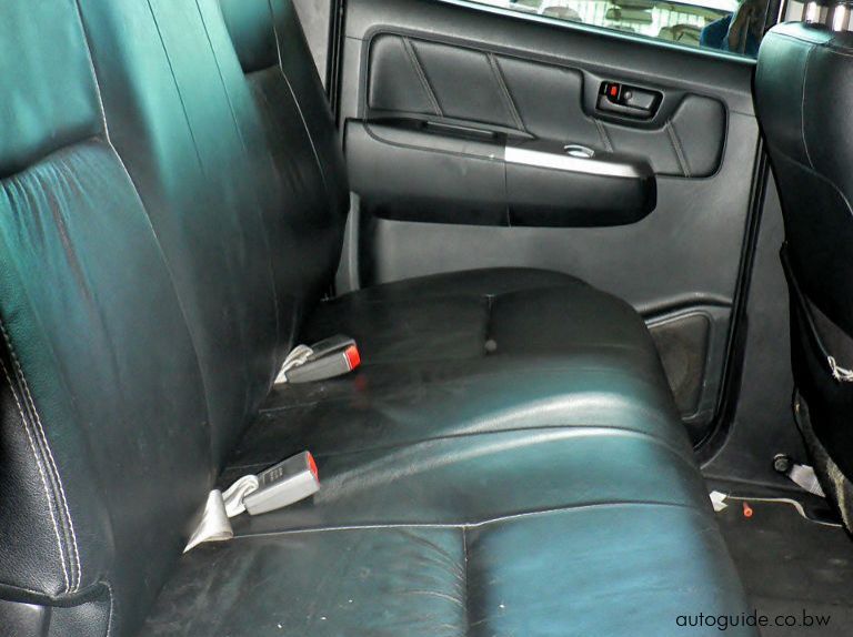 2015 Toyota Hilux Legend 45 D4D pictures