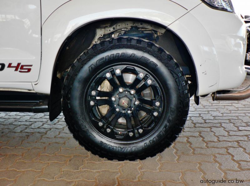 2015 Toyota Hilux Legend 45 D4D pictures