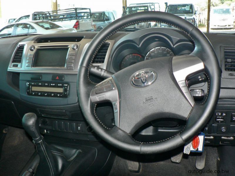 2015 Toyota Hilux Legend 45 D4D pictures