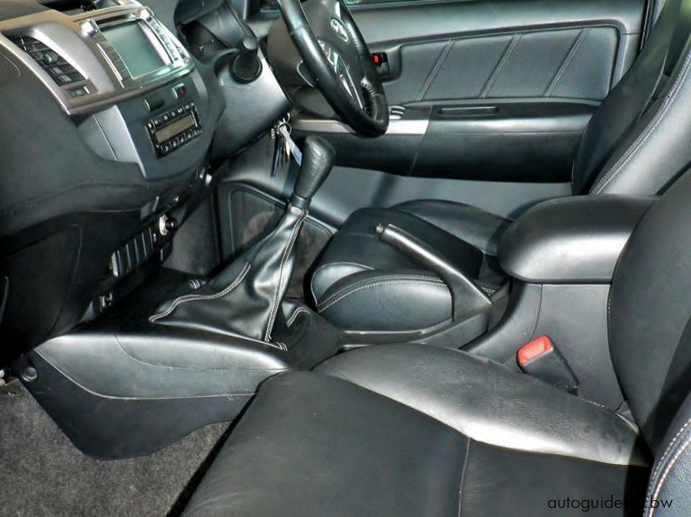 2015 Toyota Hilux Legend 45 D4D pictures