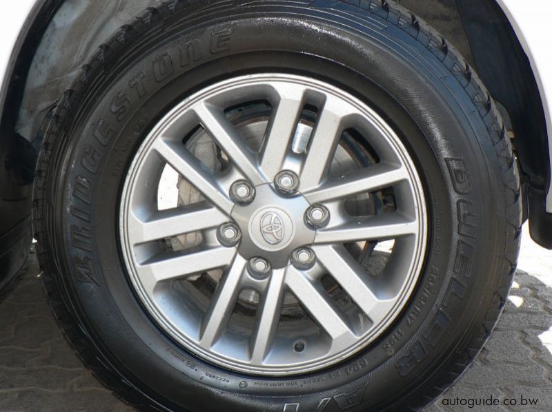 2015 Toyota Hilux D4D pictures