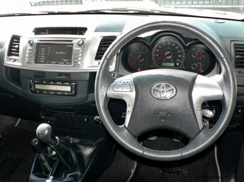 2015 Toyota Hilux D4D pictures