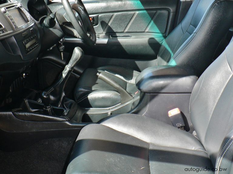 2015 Toyota Hilux D4D pictures