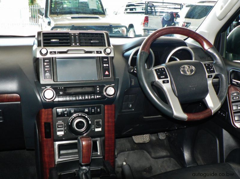 2015 Toyota Prado VX pictures