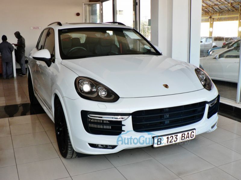 2015 Porsche Cayenne GTS pictures