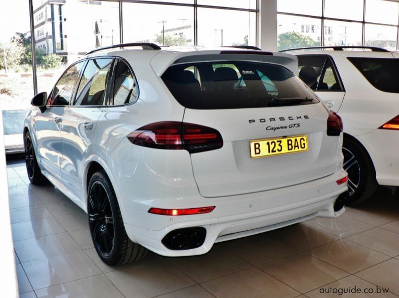 2015 Porsche Cayenne GTS pictures
