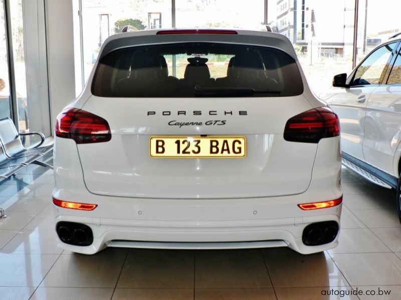 2015 Porsche Cayenne GTS pictures