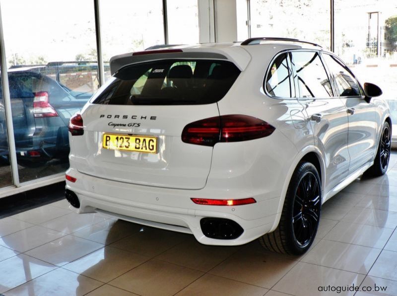 2015 Porsche Cayenne GTS pictures