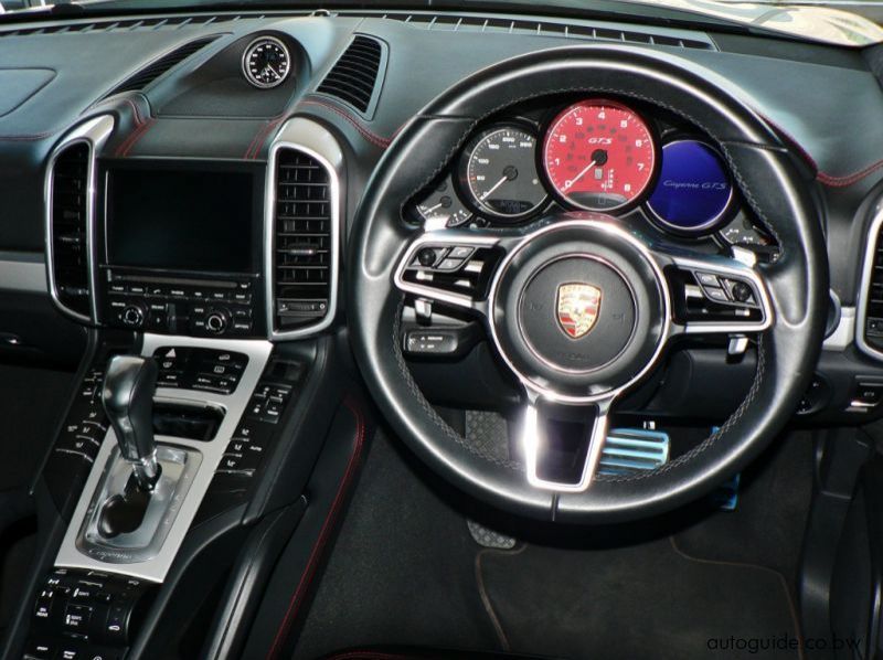 2015 Porsche Cayenne GTS pictures