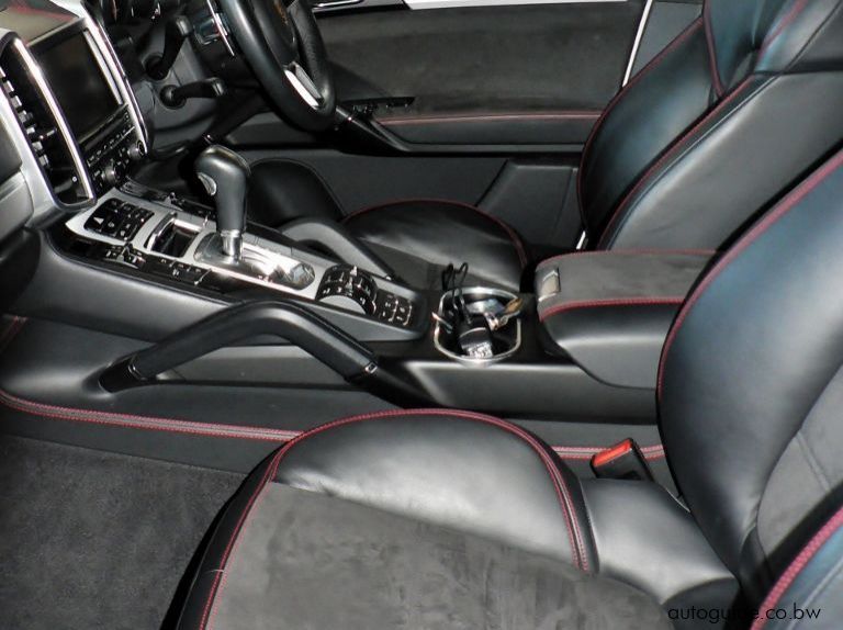 2015 Porsche Cayenne GTS pictures