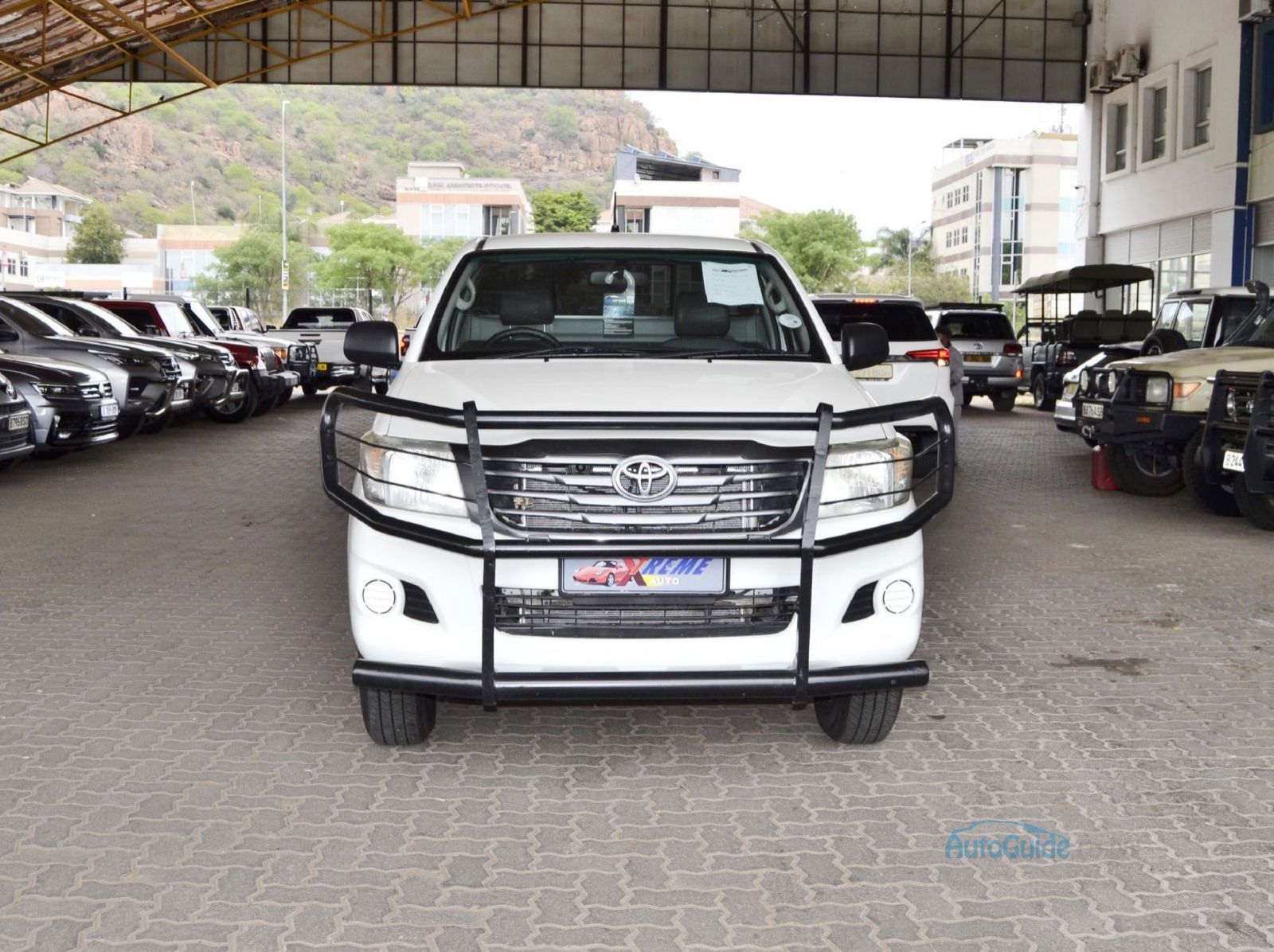 2015 Toyota Hilux SRX D4D pictures
