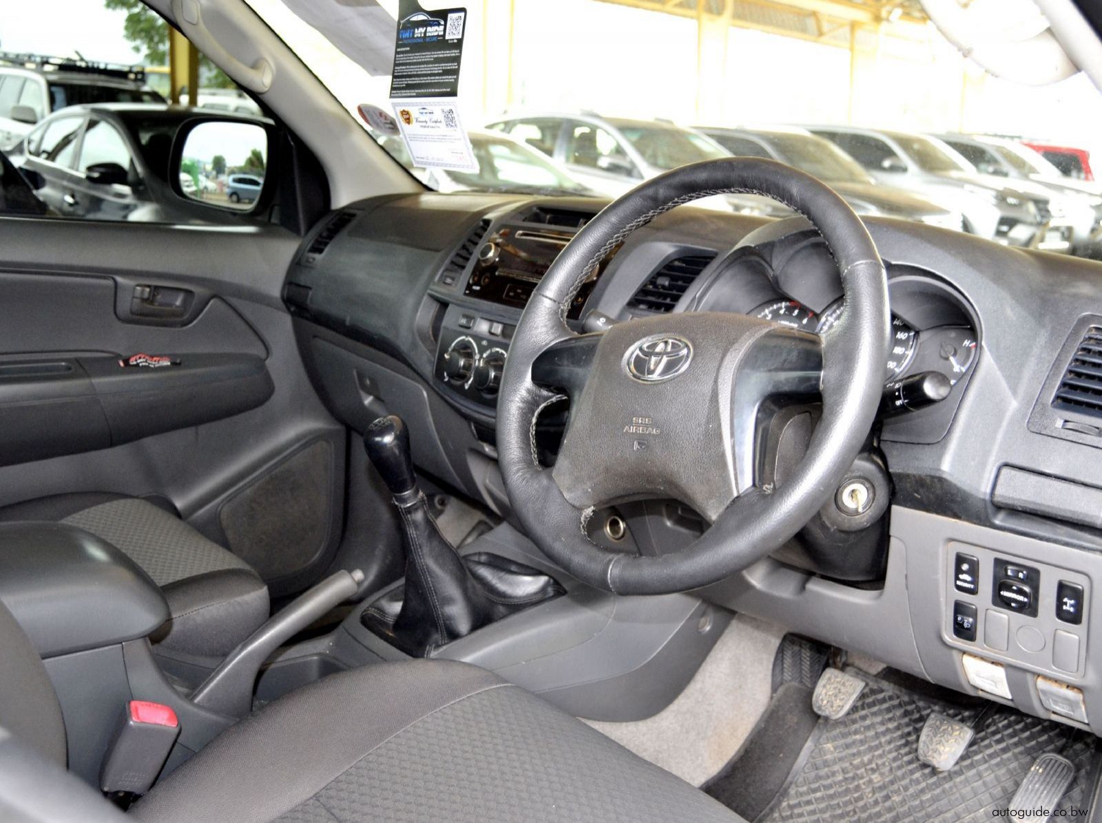 2015 Toyota Hilux SRX D4D pictures