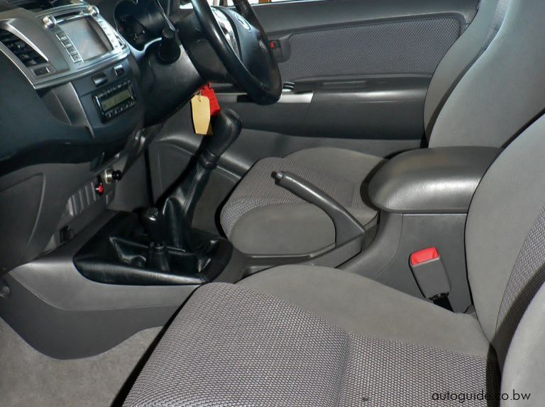 2014 Toyota Hilux D4D pictures