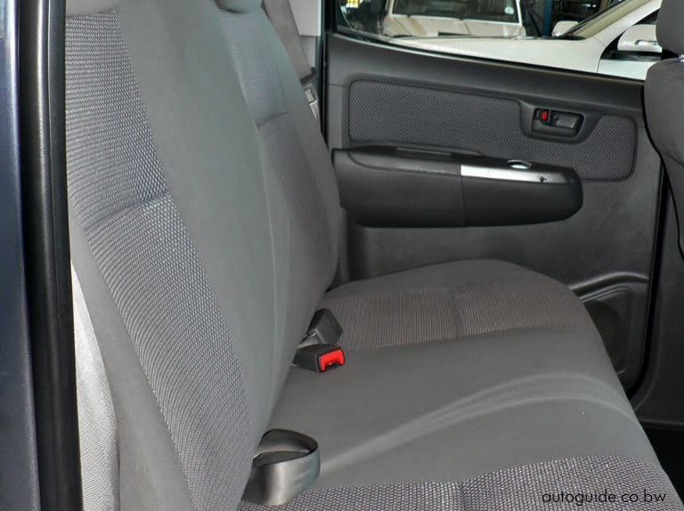 2014 Toyota Hilux D4D pictures