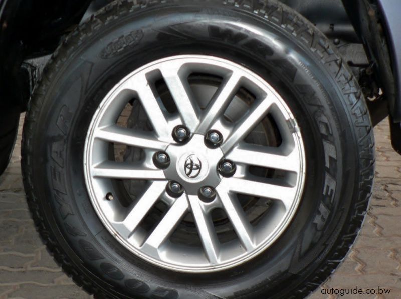 2014 Toyota Hilux D4D pictures