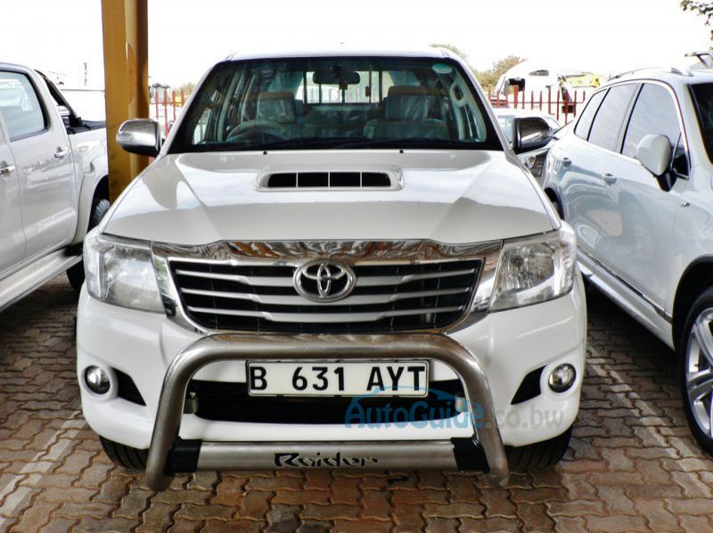 2014 Toyota Hilux pictures