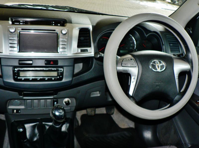 2014 Toyota Hilux pictures