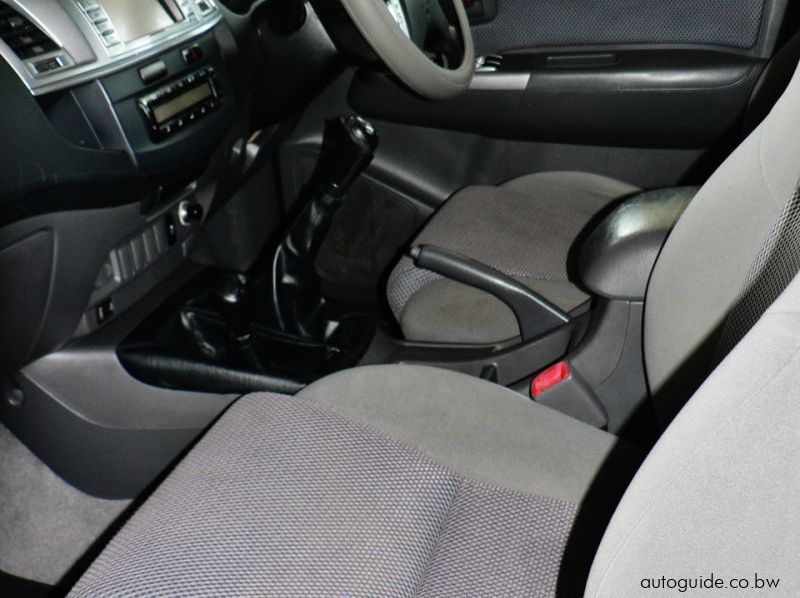 2014 Toyota Hilux pictures