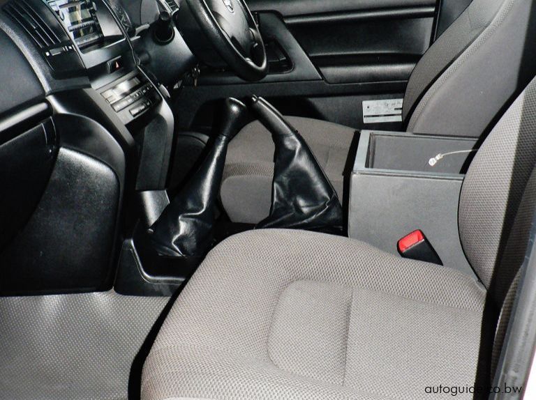 2012 Toyota Land Cruiser GX pictures