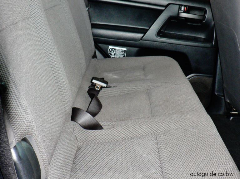 2012 Toyota Land Cruiser GX pictures