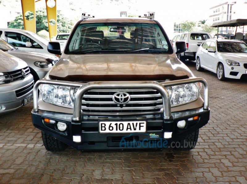 2012 Toyota Land Cruiser GX pictures