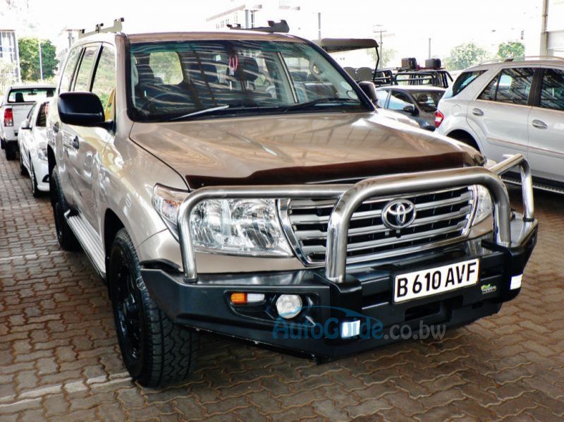 2012 Toyota Land Cruiser GX pictures