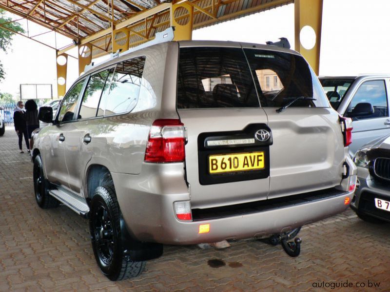 2012 Toyota Land Cruiser GX pictures