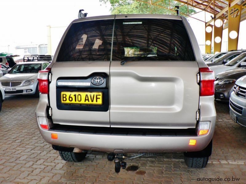 2012 Toyota Land Cruiser GX pictures