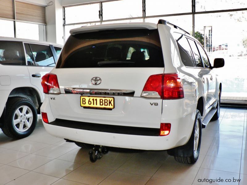 2015 Toyota Land Cruiser pictures