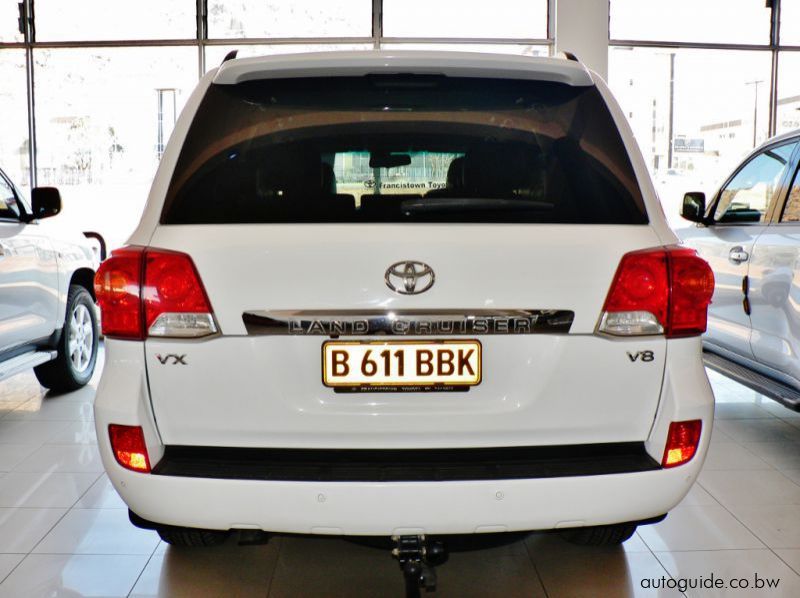 2015 Toyota Land Cruiser pictures