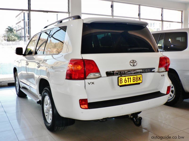 2015 Toyota Land Cruiser pictures