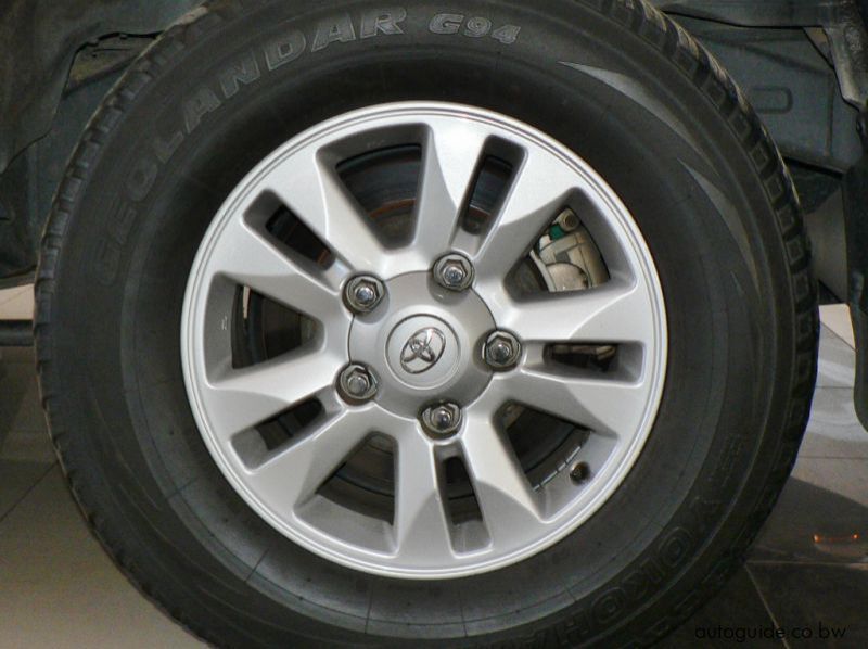 2015 Toyota Land Cruiser pictures