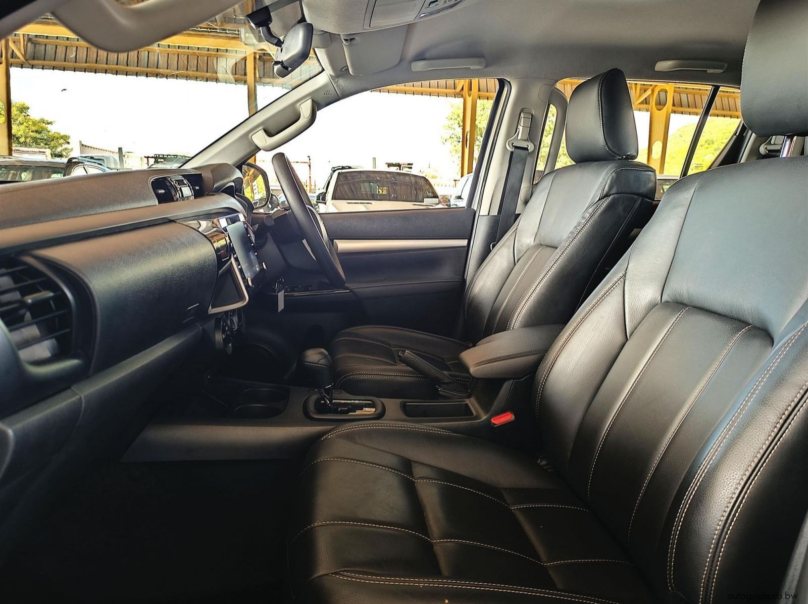 2025 Toyota Hilux Rider 2.4L GD-6 4x4 A/T  pictures