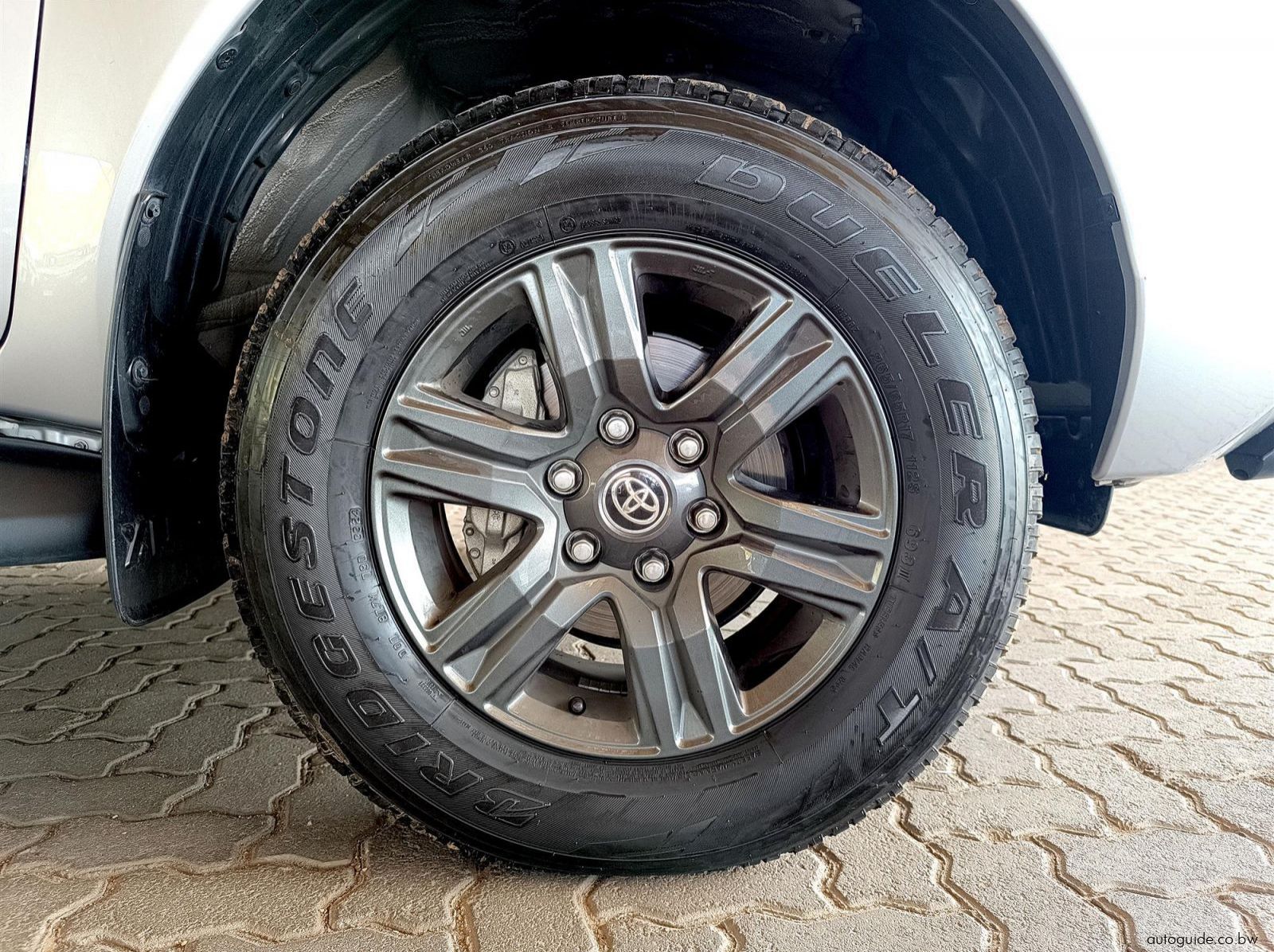 2025 Toyota Hilux Rider 2.4L GD-6 4x4 A/T  pictures