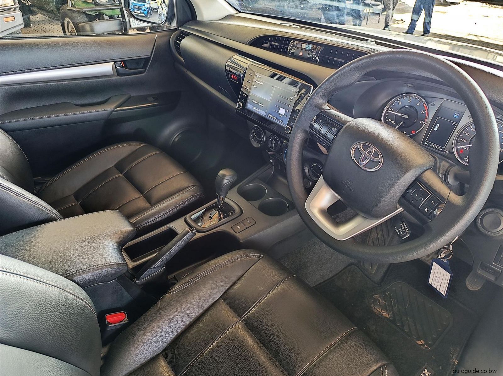 2025 Toyota Hilux Rider 2.4L GD-6 4x4 A/T  pictures