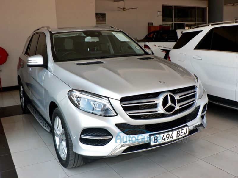 2017 Mercedes-Benz GLE 350d 4Matic pictures